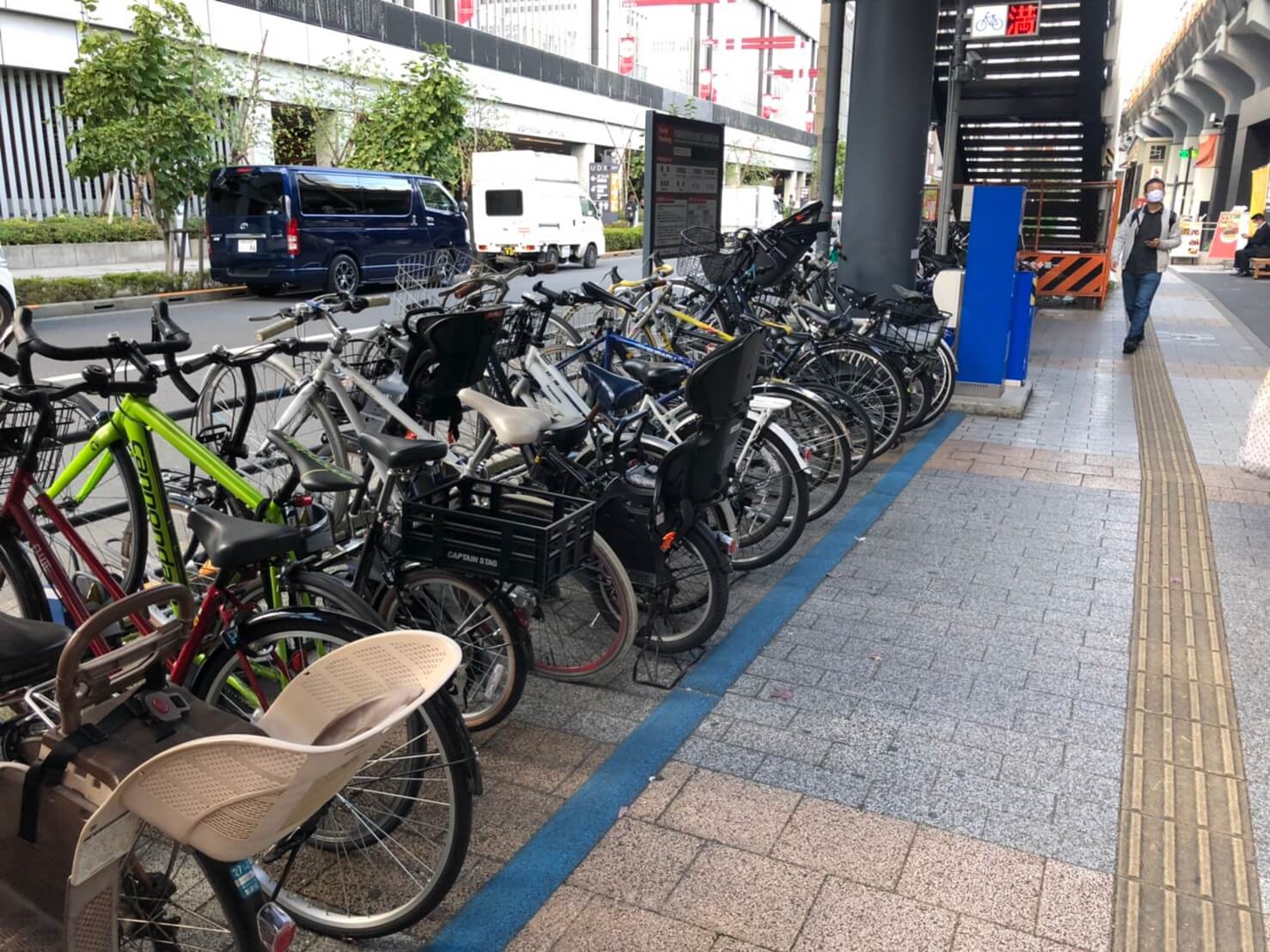 秋葉原駅西側歩道橋下自転車駐車場