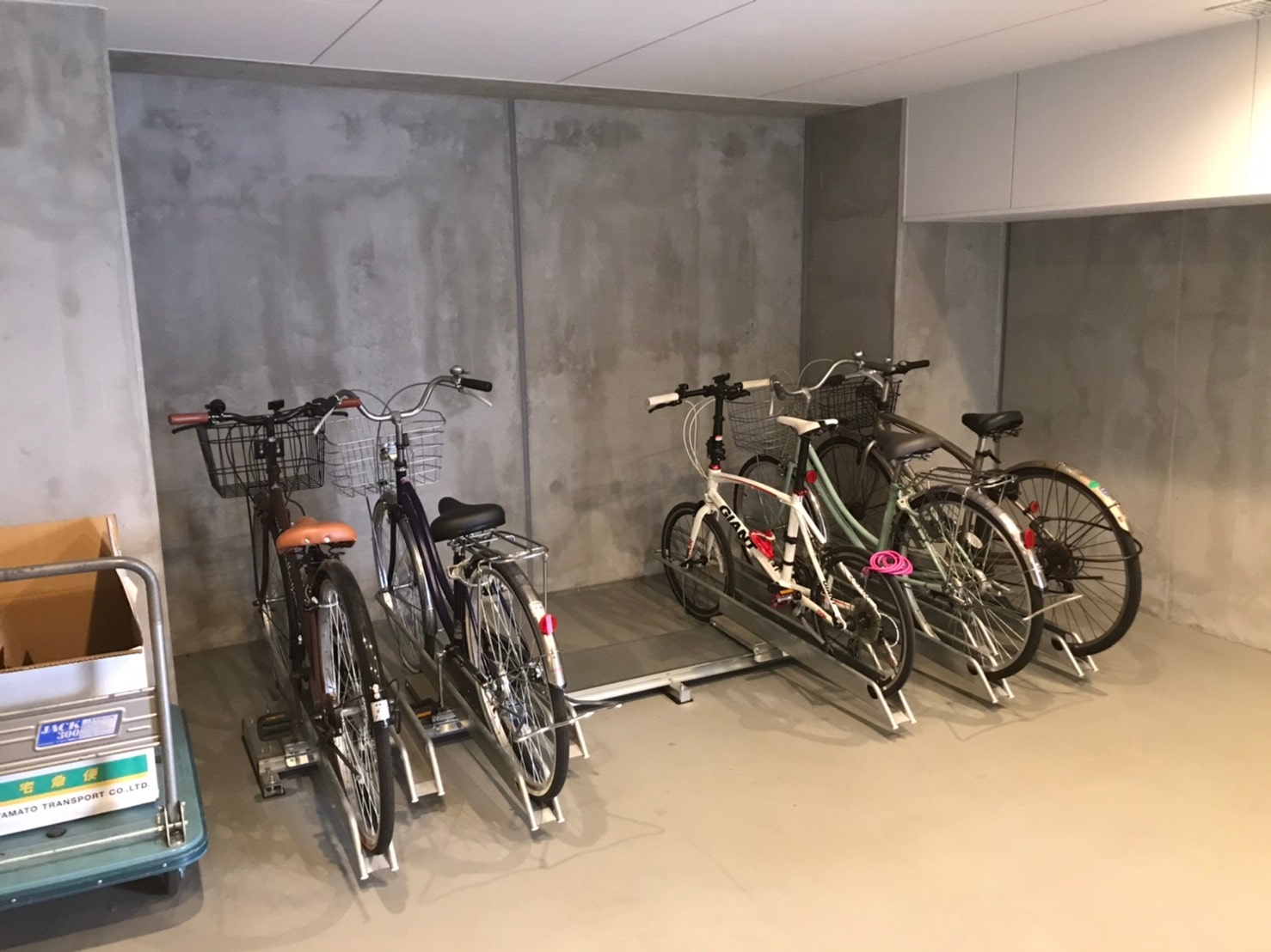 入谷1丁目８番地 自転車